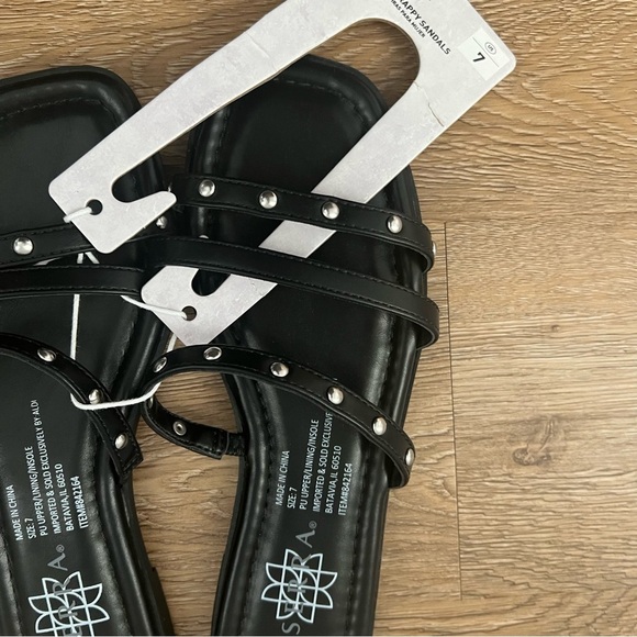 NWT Serra Black Sandals with Silver Accents - Picture 5 of 6